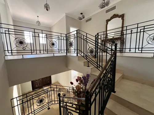 5 Bedrooms Villa in Meadows 1