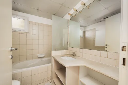 5 Bedrooms Villa in Meadows 4