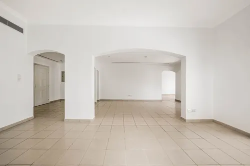 5 Bedrooms Villa in Meadows 4