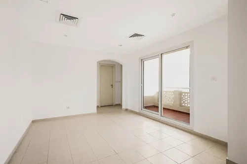 5 Bedrooms Villa in Meadows 4