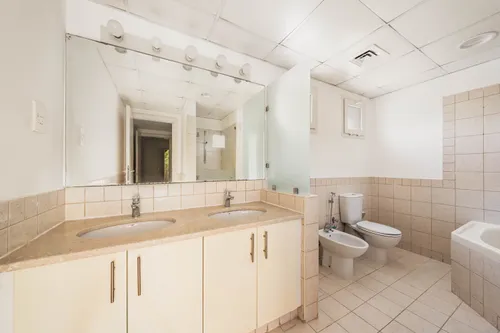 5 Bedrooms Villa in Meadows 4