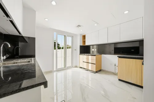 3 Bedrooms Townhouse in Springs 3