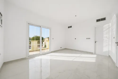 3 Bedrooms Townhouse in Springs 3