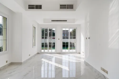 3 Bedrooms Townhouse in Springs 3