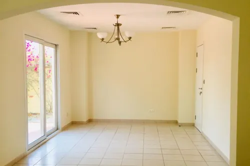 4 Bedrooms Villa in Meadows 9