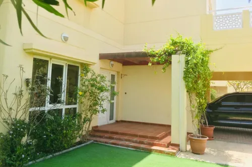 4 Bedrooms Villa in Meadows 9