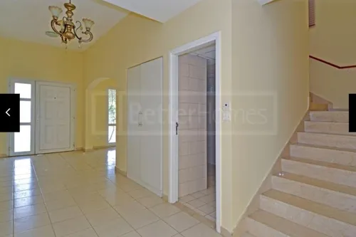 4 Bedrooms Villa in Meadows 9
