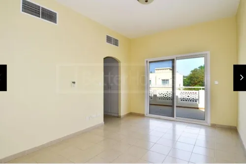 4 Bedrooms Villa in Meadows 9