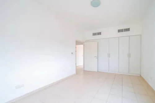 4 Bedrooms Villa in Meadows 9