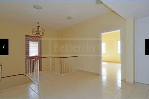 4 Bedrooms Villa in Meadows 9