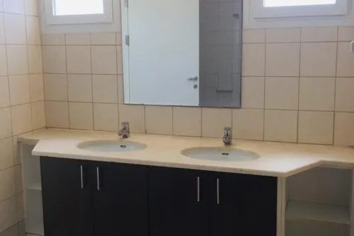 4 Bedrooms Villa in Meadows 9