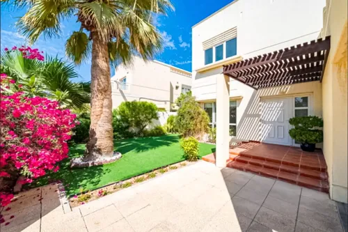 4 Bedrooms Villa in Meadows 9