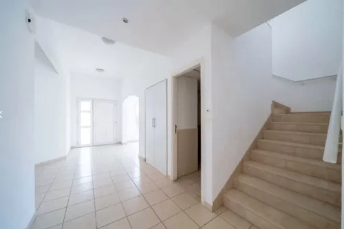 4 Bedrooms Villa in Meadows 9