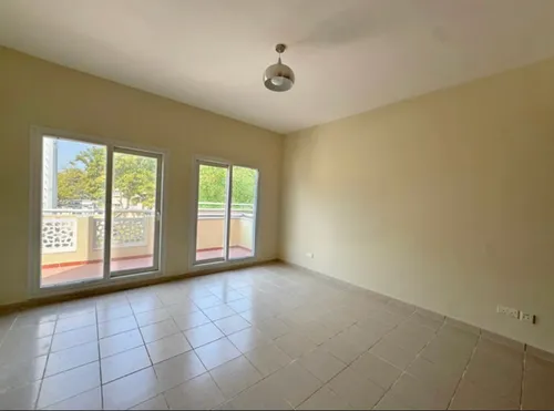 4 Bedrooms Villa in Meadows 9