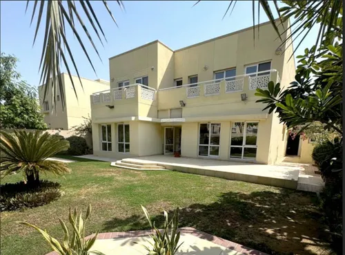 4 Bedrooms Villa in Meadows 9