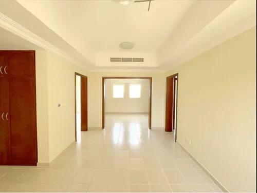 4 Bedrooms Villa in Meadows 9