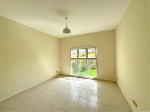 4 Bedrooms Villa in Meadows 9