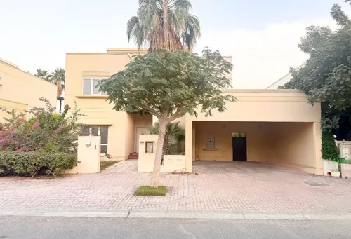 4 Bedrooms Villa in Meadows 9