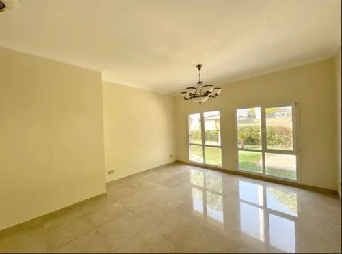 4 Bedrooms Villa in Meadows 9