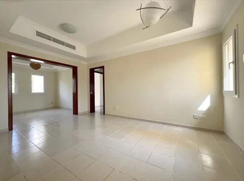 4 Bedrooms Villa in Meadows 9