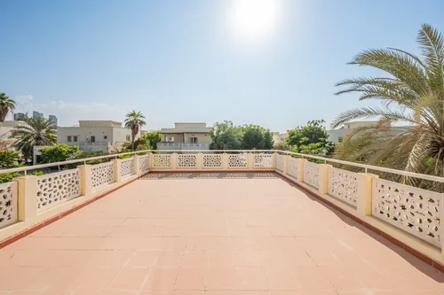 3 Bedrooms Villa in Meadows 9