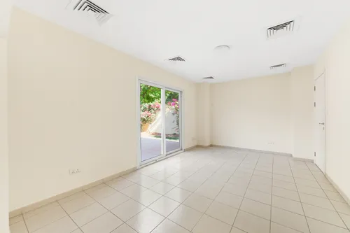 3 Bedrooms Villa in Meadows 9