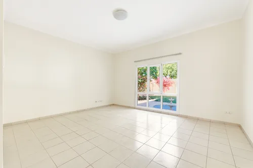 3 Bedrooms Villa in Meadows 9