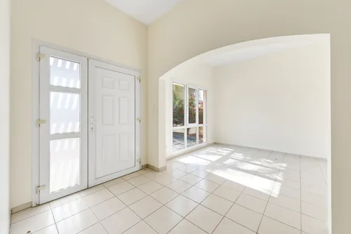 3 Bedrooms Villa in Meadows 9