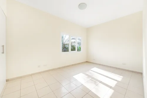 3 Bedrooms Villa in Meadows 9