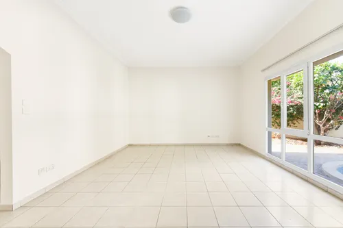 3 Bedrooms Villa in Meadows 9