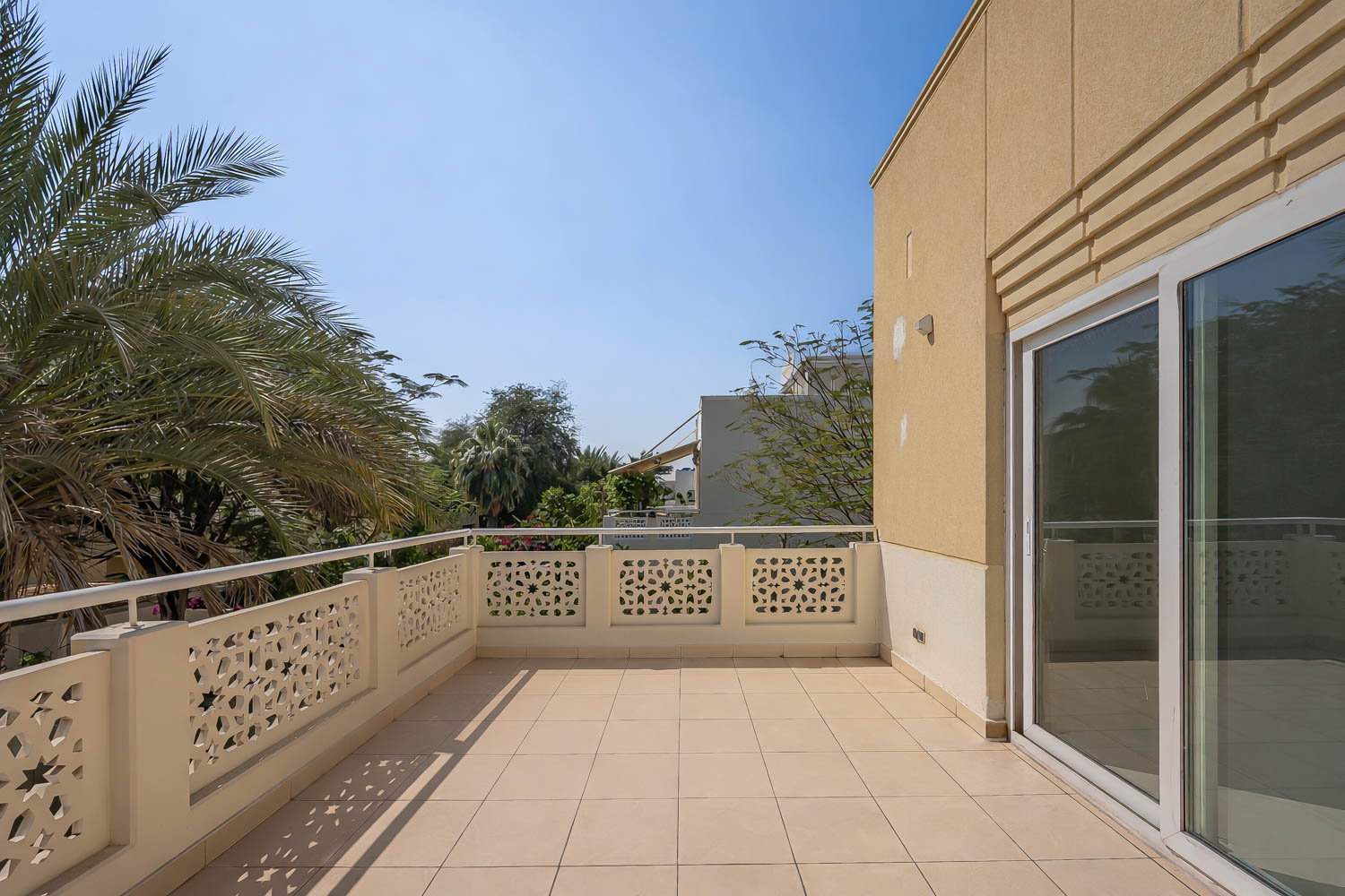 4 Bedrooms Villa in Meadows 9