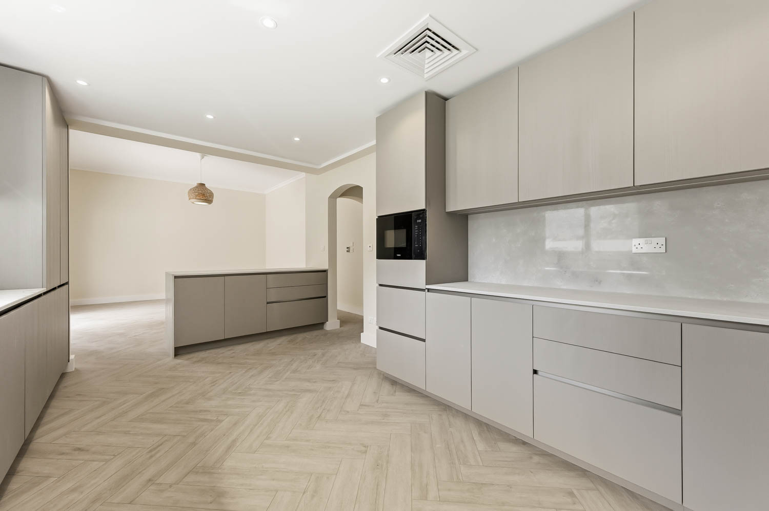 4 Bedrooms Villa in Meadows 9