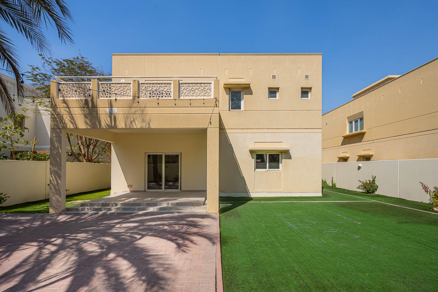 4 Bedrooms Villa in Meadows 9