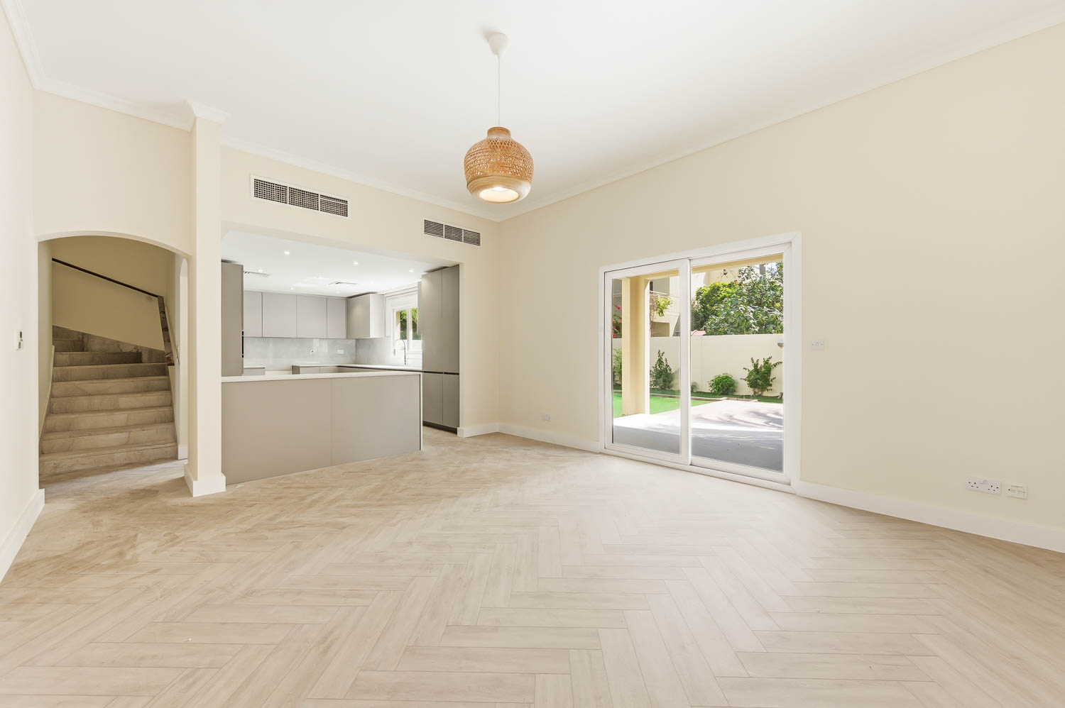 4 Bedrooms Villa in Meadows 9