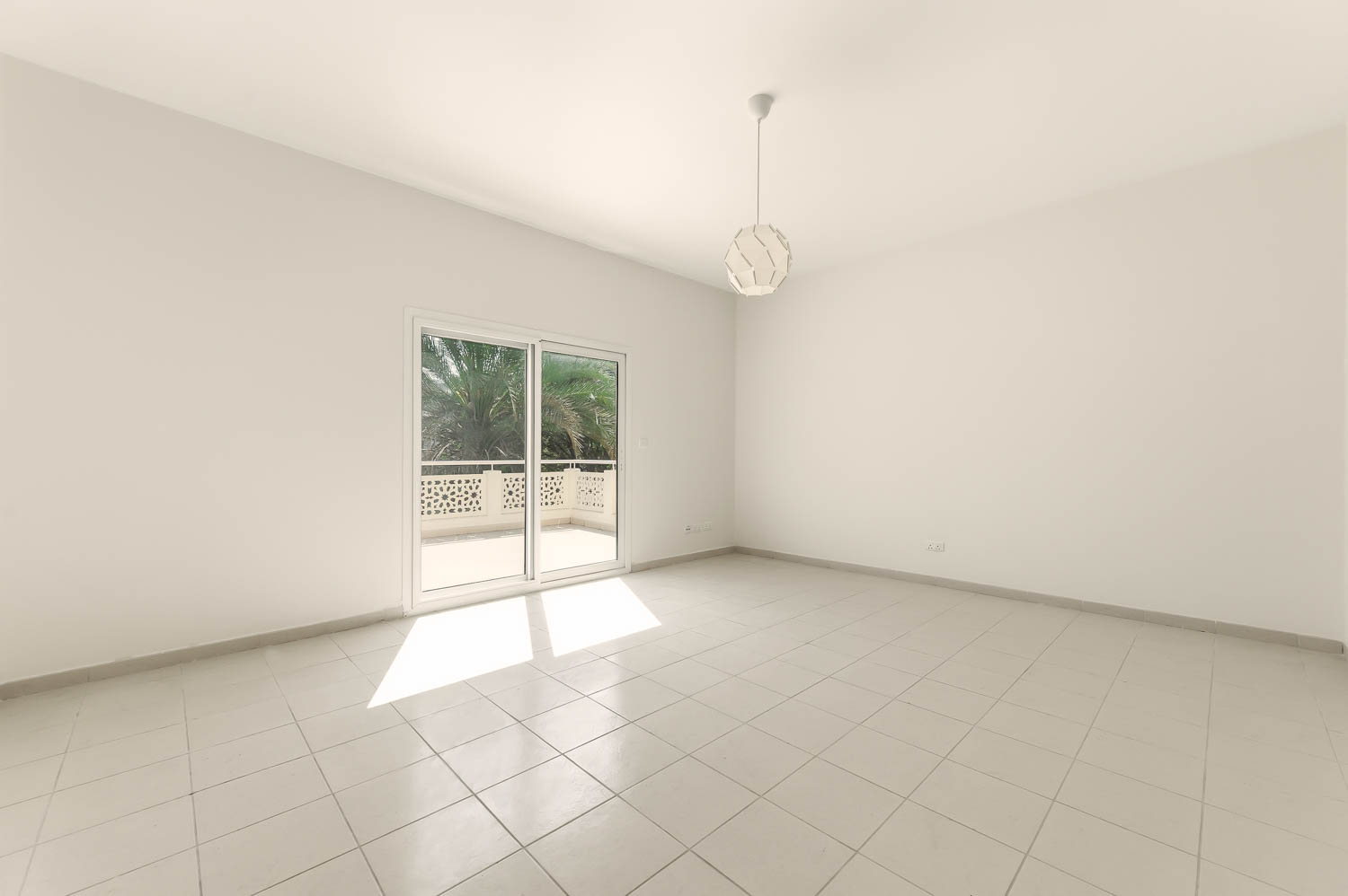 4 Bedrooms Villa in Meadows 9