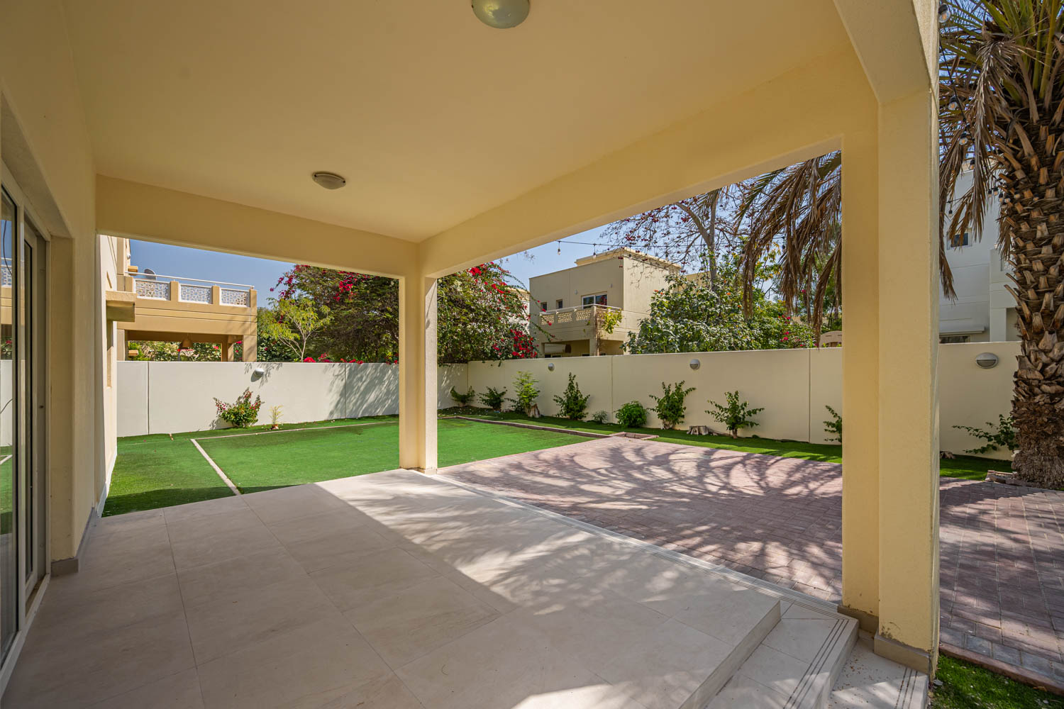 4 Bedrooms Villa in Meadows 9