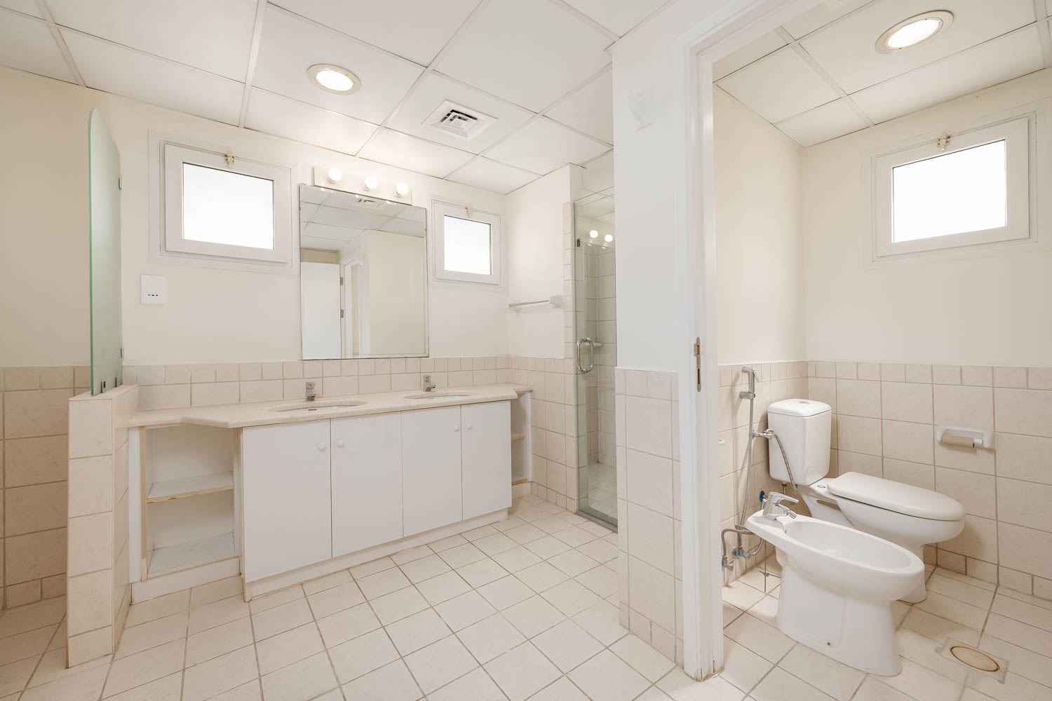 4 Bedrooms Villa in Meadows 9