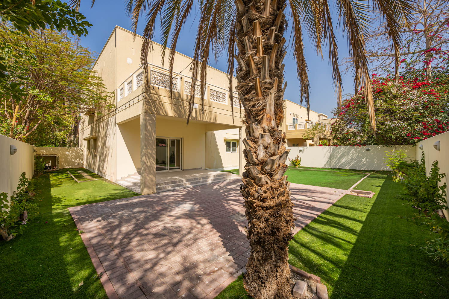 4 Bedrooms Villa in Meadows 9