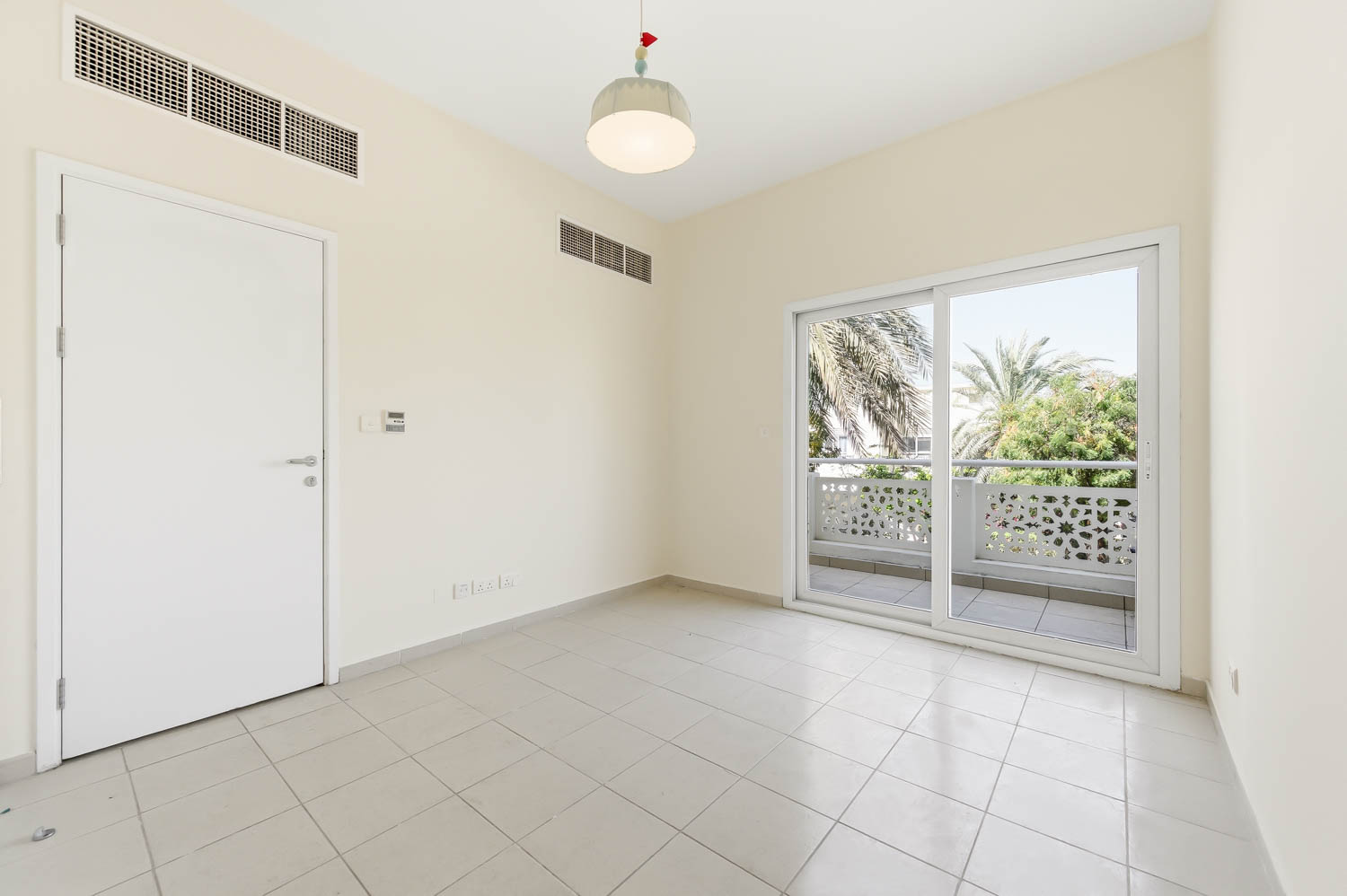 4 Bedrooms Villa in Meadows 9