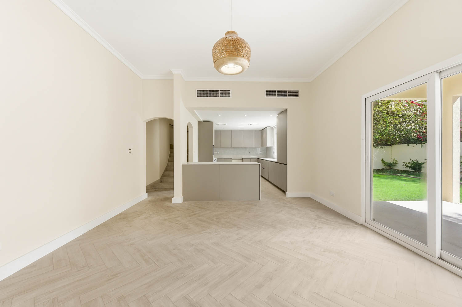 4 Bedrooms Villa in Meadows 9