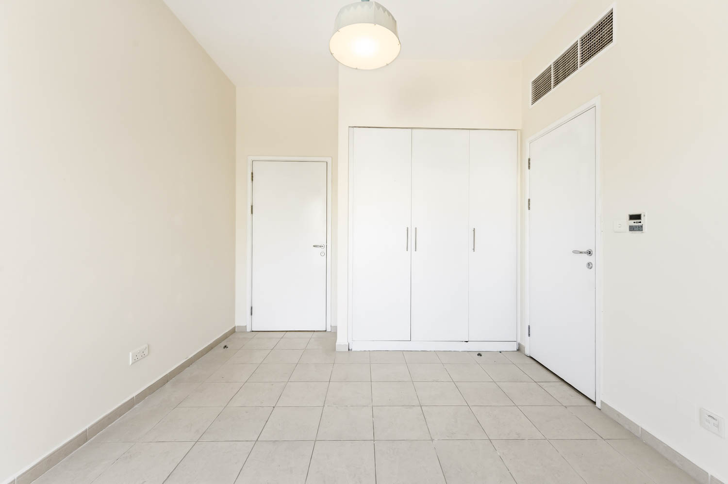 4 Bedrooms Villa in Meadows 9