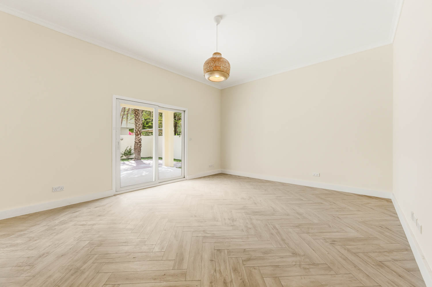 4 Bedrooms Villa in Meadows 9