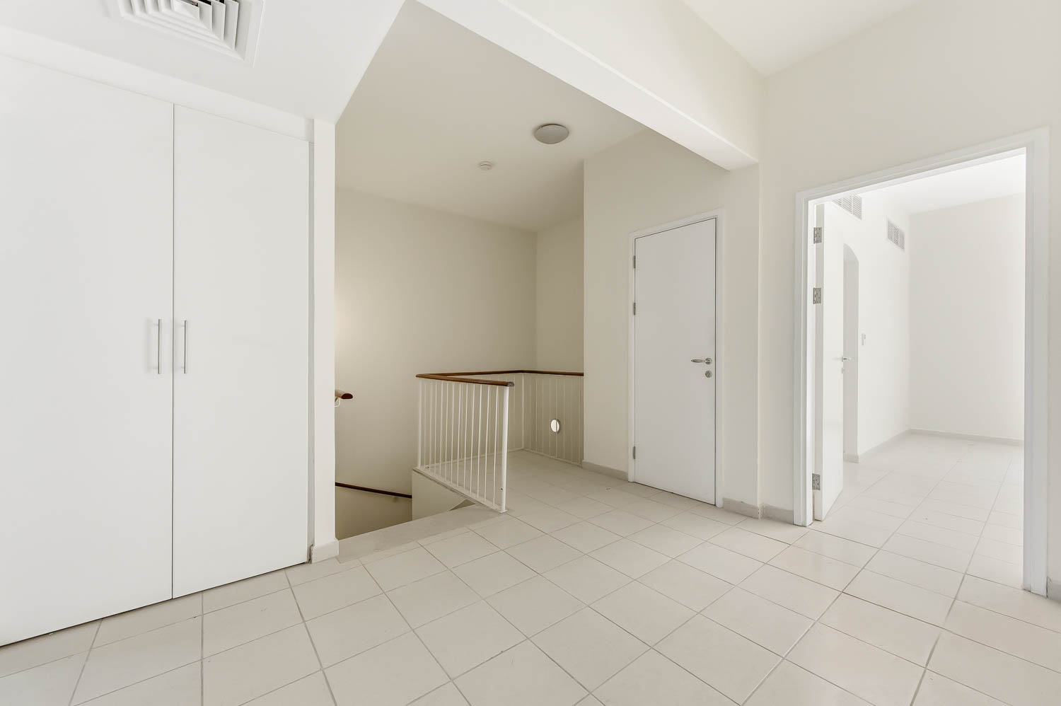 4 Bedrooms Villa in Meadows 9