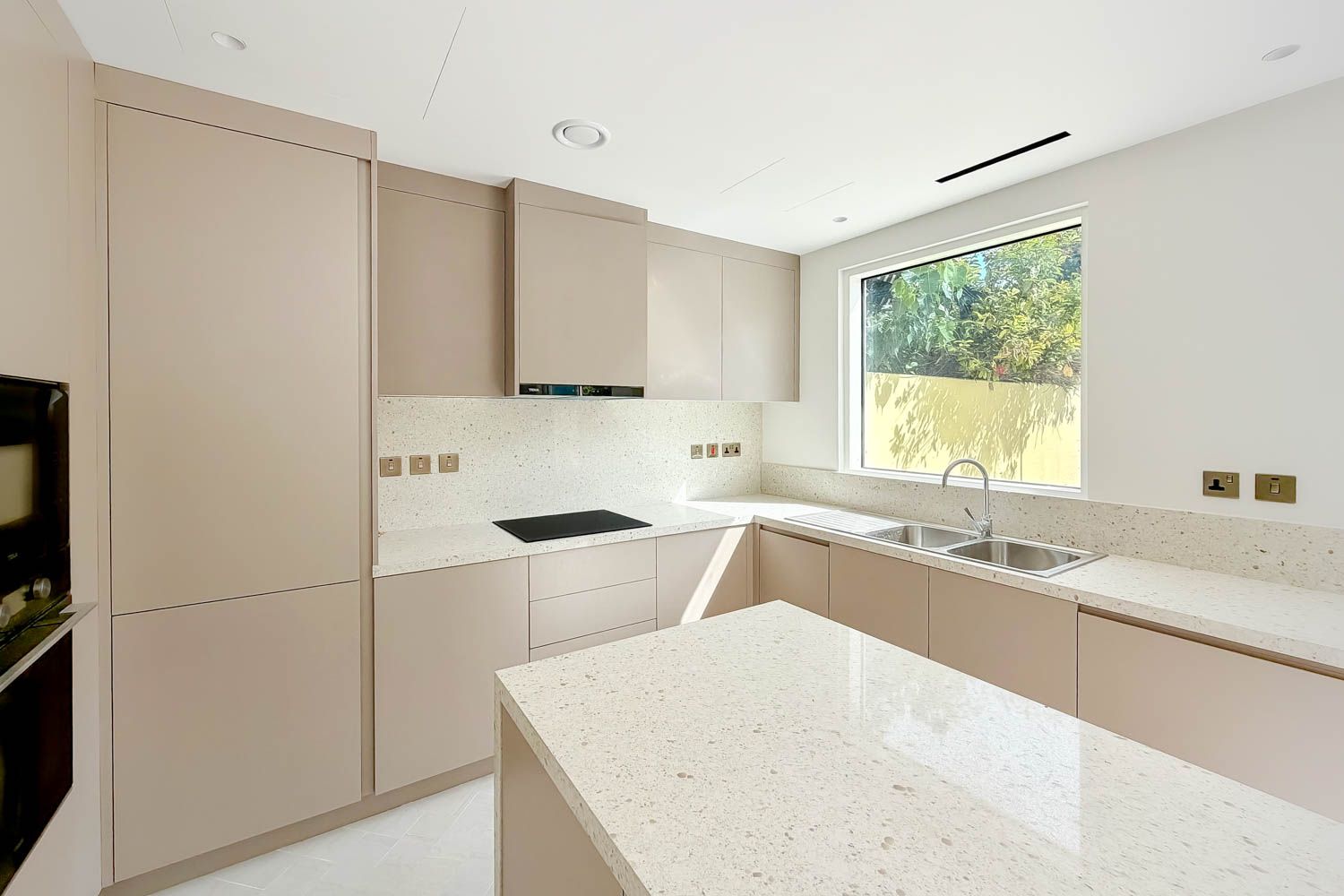 3 Bedrooms Townhouse in Springs 9