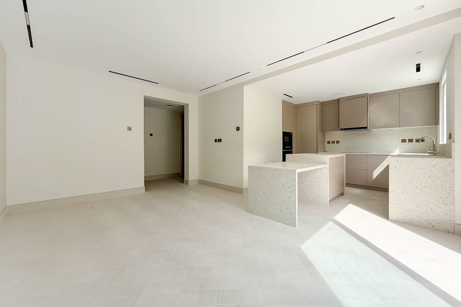 3 Bedrooms Townhouse in Springs 9