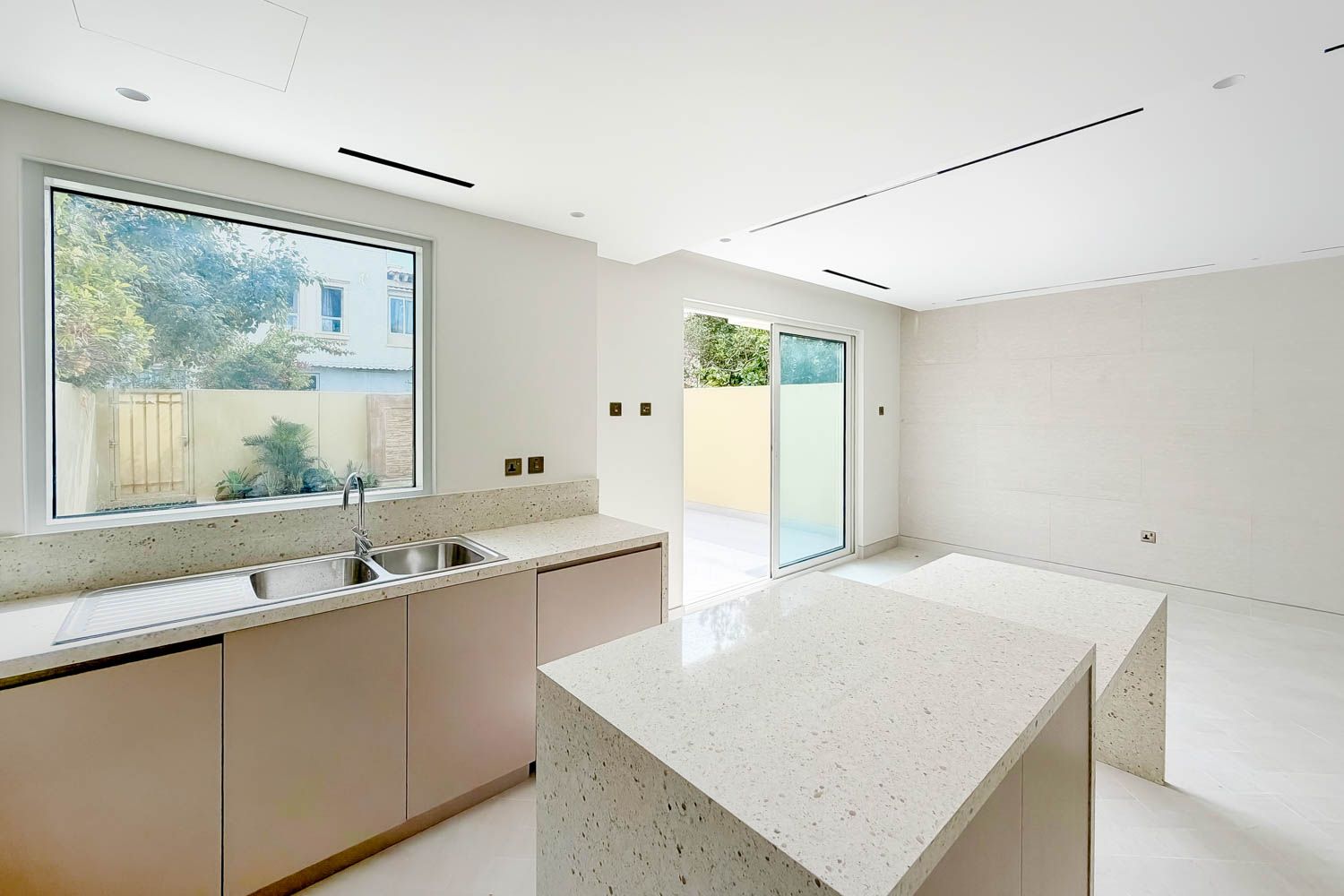 3 Bedrooms Townhouse in Springs 9