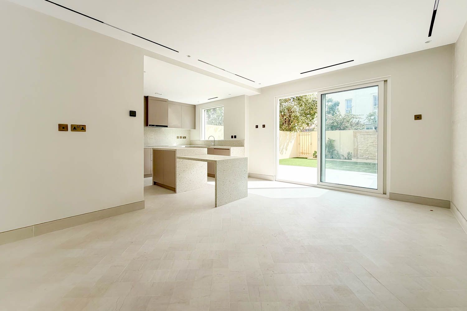 3 Bedrooms Townhouse in Springs 9