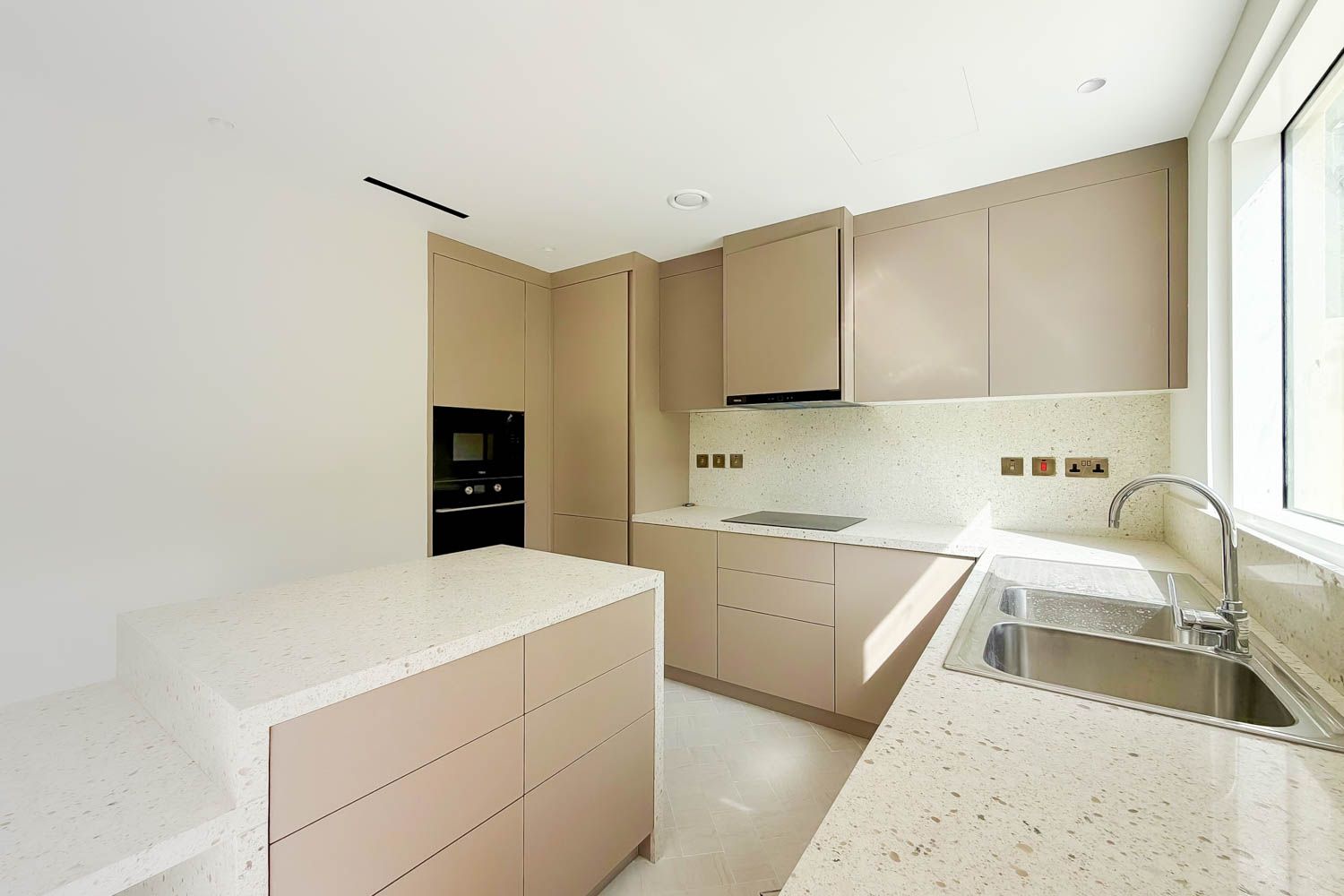 3 Bedrooms Townhouse in Springs 9