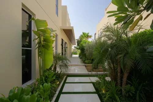 5 Bedrooms Villa in Meadows 7