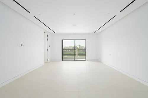 5 Bedrooms Villa in Meadows 7